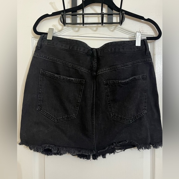 Forever 21 Distressed Black Denim Skirt with Zipper Closure Front — 29 - Picture 7 of 8